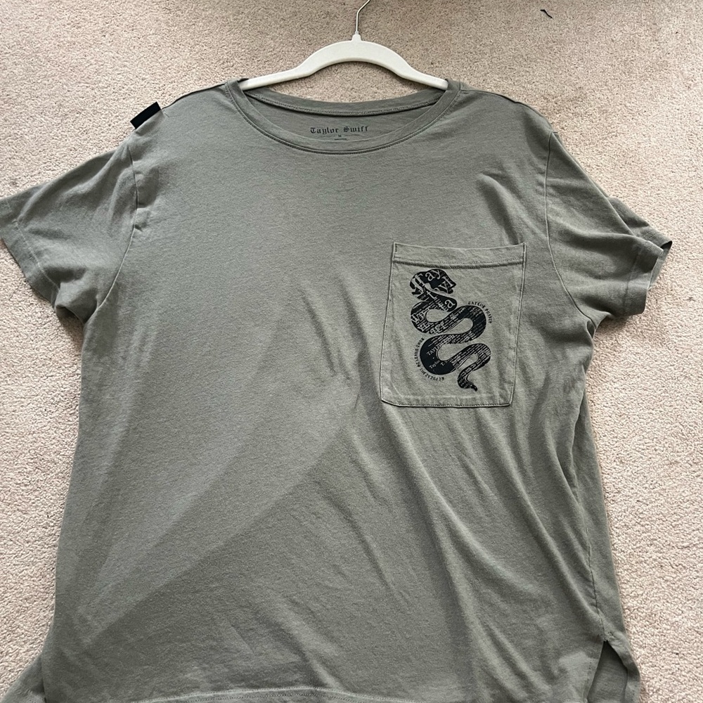 Taylor Swift Reputation stadium tour shirt